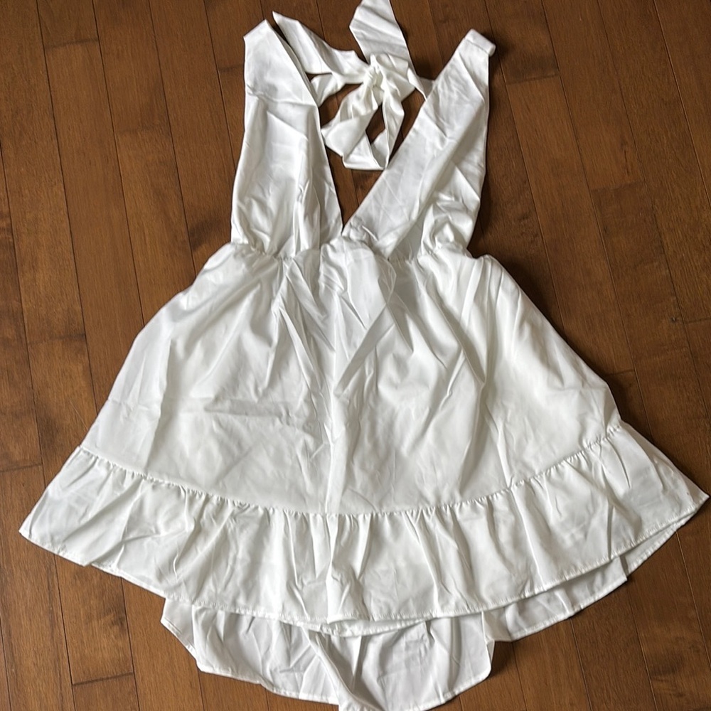 Elegant White Backless Dress